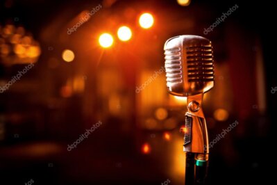 Micrófono de estudio representando la misión de la radio